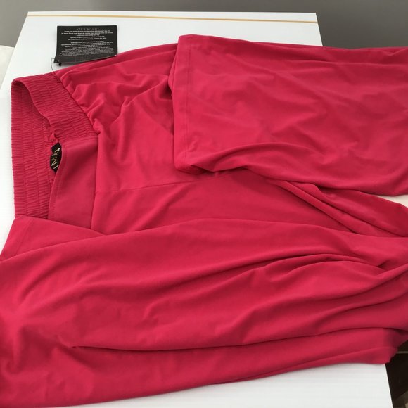 Inman Medium Petite, Hot Pink Pull Up Pants, 95% Poly/5%Spandex, New with tags - Picture 4 of 5